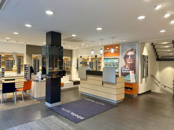 Das Bild zeigt den Eingangsbereich unserer Filiale in Aschaffenburg.